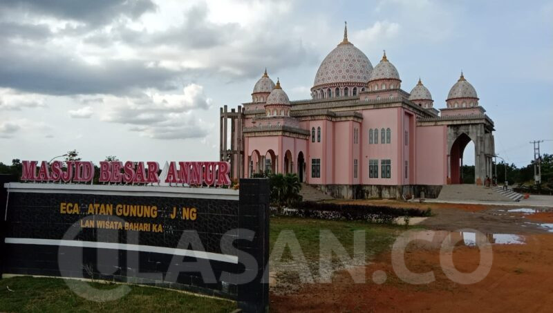 Masjid Besar Annur Dikenal sebagai Masjid Pink Bintan