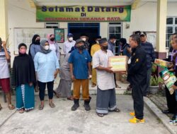 Perwara Kota Batam Berbagi Paket Sembako dengan Masyarakat Belakang Padang