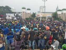Polisi Tangkap Dua Orang Bawa Sajam saat Unjuk Rasa Mahasiswa di DPR RI