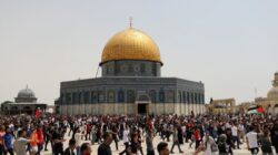 Puluhan Ribu Umat Islam Salat Jumat Pertama Ramadan di Masjid Al Aqsa