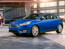 Pasokan Suku Cadang Ditunda, Ford Hentikan Produksi Focus ST dan Fiesta