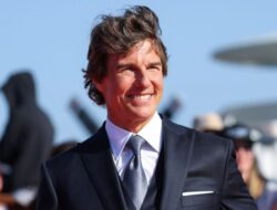 Tom Cruise Naik Helikopter ke Pemutaran Perdana “Top Gun: Maverick”