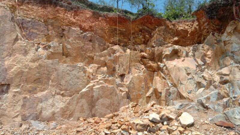 Penambang Batu Granit Tewas Usai Terjatuh di Kawasan PT Bukit Panglong