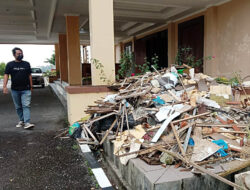Kantor DPRD Kabupaten Bintan ‘Kosong’, Hingga Sampah Menumpuk Lima Bulan Dibiarkan