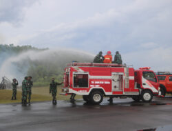 Personel ‘Crash Team’ Lanud RSA Natuna Ikuti Latihan Pemadaman Kebakaran 