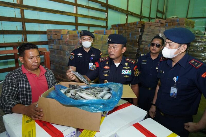 KKP Segel 4,748 Ton Ikan Impor Ilegal Tiongkok dan Malaysia di Batam
