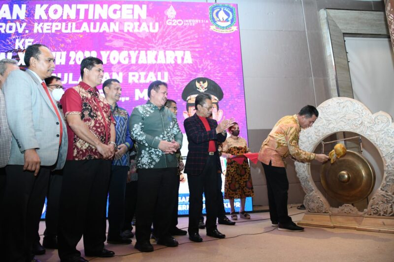 Gubernur Ansar Lepas Kontingen Kepri untuk Lomba Pesparawi Nasional di Yogyakarta