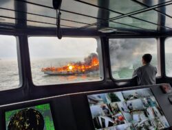KM Bintang Surya Terbakar di Perairan Karimun, Satu Orang Tewas dan 17 Selamat