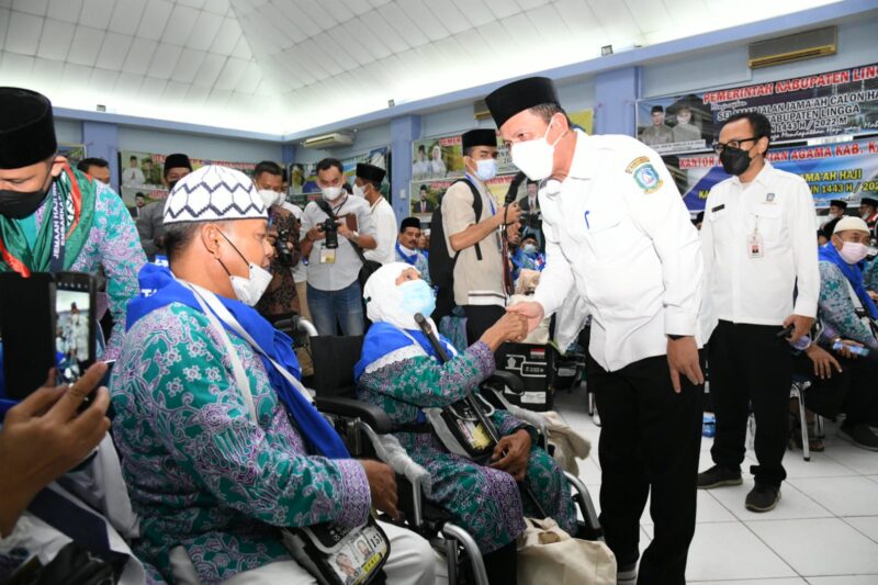 Gubernur Kepri Lepas 449 Jemaah Haji Kloter Pertama Embarkasi Batam