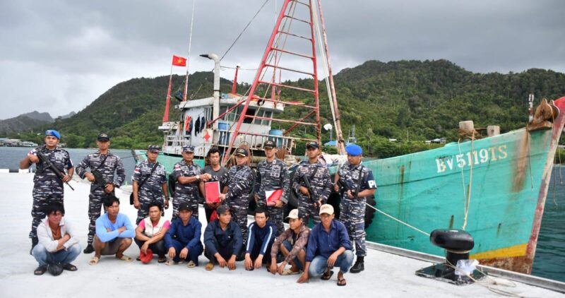 TNI AL Tangkap Satu Kapal Ikan Vietnam di Perairan Laut Natuna