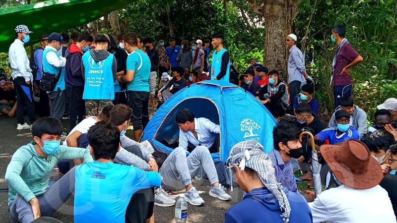 Unjuk Rasa di Kantor UNHCR Tanjungpinang, Pengungsi Dirikan Tenda Untuk Bermalam