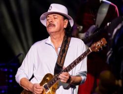 Carlos Santana Ambruk saat Konser di Michigan Akibat Kepanasan dan Dehidrasi