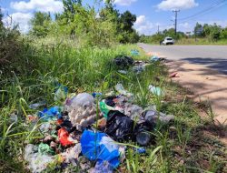 Sampah Berserakan di Jalan Sei Timun Menuju Korem dan Kantor Kejati Kepri