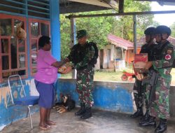 Jumat Berkah, Yonif Raider Khusus 136/TS Santuni Para Janda di Papua Barat