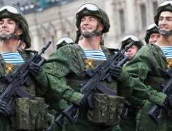 Pengalaman di Perang Ukraina, Rusia Tingkatkan Kemampuan Senapan AK-12