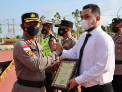 Kapolres Bintan Berikan Penghargaan kepada Delapan Personel Berprestasi