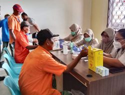 KKP Tanjungpinang Cek Kesehatan Puluhan Buruh Pelabuhan Sribayintan Kijang