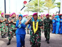 Prajurit Yonmarhanlan IV Sambut Kedatangan Mayor Mar Irfan Bhatara dan Istri