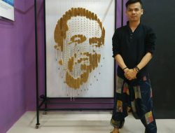 Seniman Asal Batam Ciptakan Sketsa Wajah Presiden Jokowi dari Ribuan Batang Tusuk Gigi
