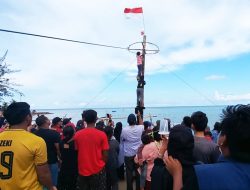 Panjat Pinang Emak-Emak Meriahkan HUT ke-77 RI di Natuna