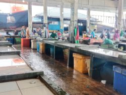 Duh! Puluhan Lapak Ikan Kosong di Pasar Barek Motor Kijang
