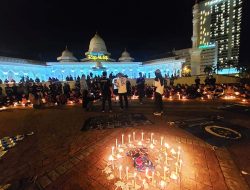 Ribuan Lilin Menyala di Batam Sebagai Wujud Belasungkawa Tragedi Kanjuruhan