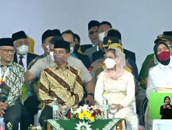 Rangkul Anwar Abbas, Presiden Jokowi Beri Pesan Begini di Muktamar Muhammadiyah