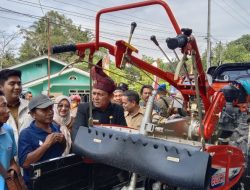 Pemprov Kepri Serahkan Bantuan Alat dan Bibit ke Petani Bintan