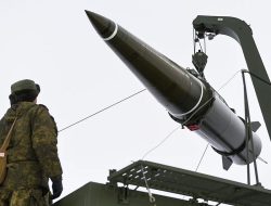 Medvedev: Senjata Kami Cukup untuk Lanjutkan Serangan ke Ukraina