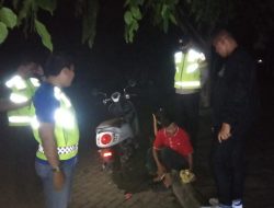 Patroli Malam, Polsek Bengkong Temukan Kelompok Pemuda Asyik Teguk Miras