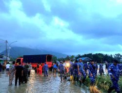 Danlanud RSA Kerahkan Ratusan Personel Bantu Penanganan Banjir di Natuna