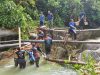 Personel Lanud RSA Bantu Perbaiki Pipa dan Bak Penampungan Air Bersih Pascabanjir Natuna