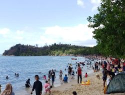 Wisata Pantai Karimun Diserbu Pengunjung di Masa Libur Nataru