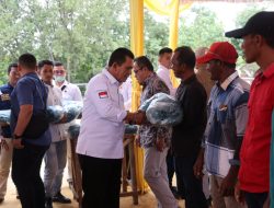 Gubernur Kepri Serahkan Bantuan kepada 109 Nelayan Karimun