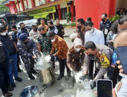 Polresta Barelang Larutkan 26 Kg Sabu dan Ribuan Pil Ekstasi di Air Mendidih