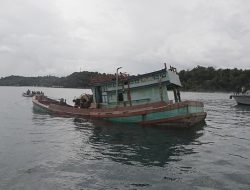 Kejaksaan Karimun Tenggelamkan Kapal Berbendera Vietnam Perkara Ilegal Fishing