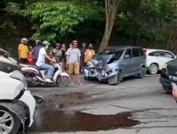 2 Mobil Avanza Laga Kambing di Tanjungpinang