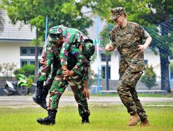 Prajurit Yonkes 2 Marinir TNI AL dan US Navy Latihan Tangani Korban Pertempuran