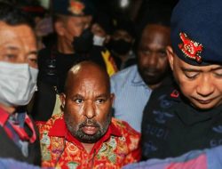 Lukas Enembe Tersangka, Ridwan Rumasukun Jabat Plh Gubernur Papua