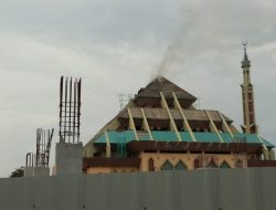 Atap Masjid Agung Batam Terbakar Diduga Dari Percikan Api Las