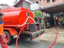 Warga Kesulitan Air Bersih Pascabanjir Rob, BPBD Tanjungpinang Langsung Bagikan 10 Ton