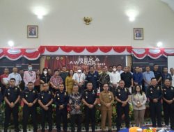 KPPBC Tanjungbalai Karimun Berikan Penghargaan kepada Pelaku Bisnis
