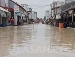 Banjir Rob Rendam Kawasan Pelabuhan Tanjung Berlian Karimun