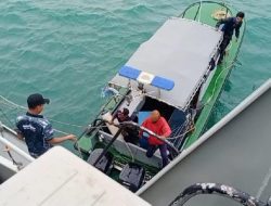 KRI Sigalu-857 Bantu Evakuasi Kapal Patroli Perikanan Malaysia
