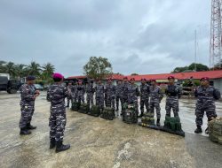 Lanal Ranai Kerahkan Prajurit Bantu Korban Longsor di Pulau Serasan