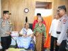 Kapolres Karimun Berikan Tali Asih kepada Warga Penderita Stroke di Kundur
