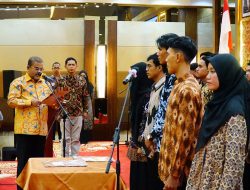 Bupati Karimun Lantik Ketua dan Pengurus IPPMKK di Pekanbaru