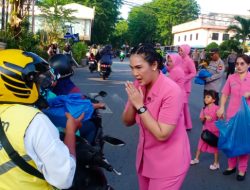 Polresta Tanjungpinang Bagikan Ratusan Takjil kepada Pengendara di Bintan Centre