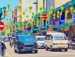 Tradisi Sambut Idul Fitri, Jalan Merdeka Tanjungpinang Dihiasi Lampu Ketupat