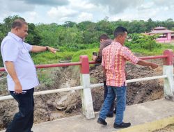 Bupati Karimun Perintahkan Dinas PUPR Segera Perbaiki Jalan dan Jembatan Rusak